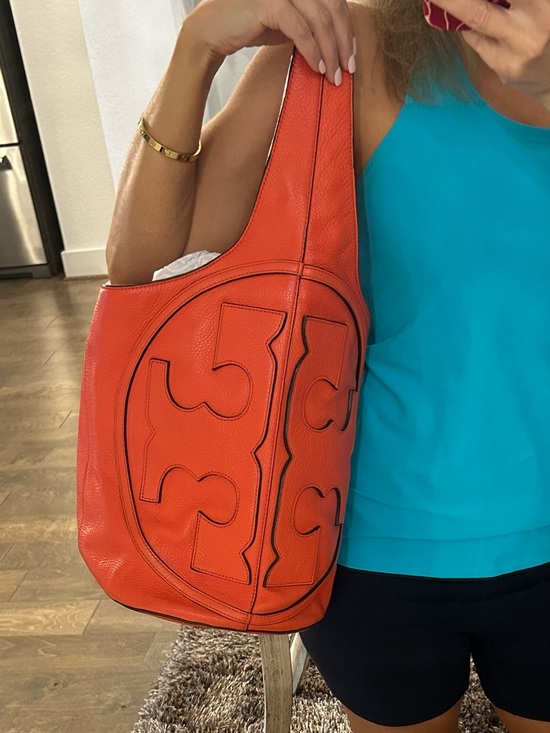 Tory Burch Handbags - Tory Burch All T Poppy Leather Shoulder Hobo with Embossed Logo